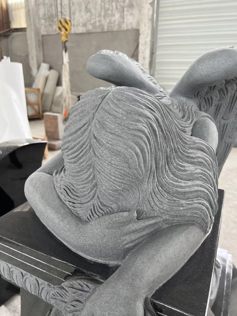 Ange agenouillé Sculpture de pierre tombale en granit noir 4