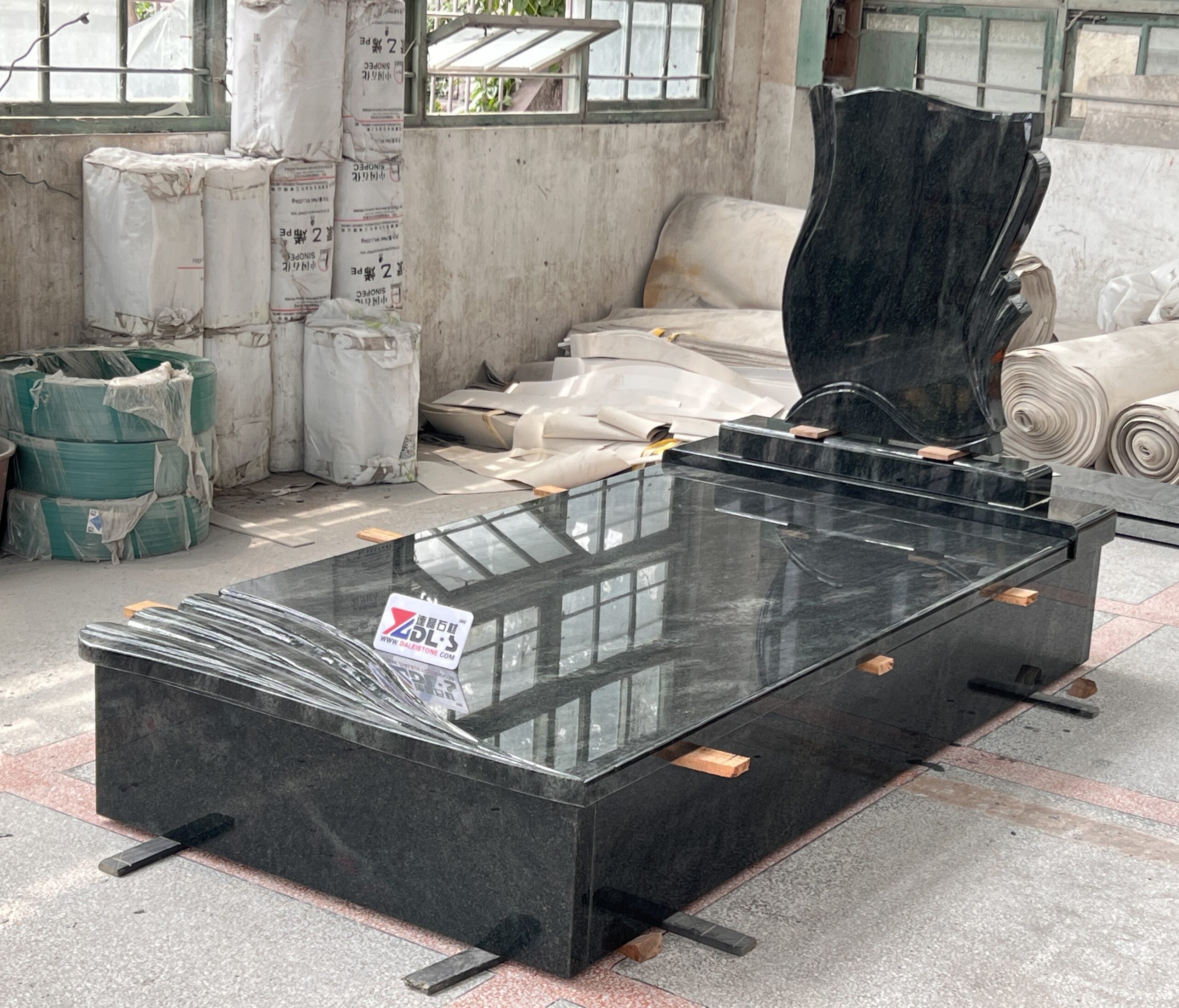 Tropical Green Granite Tombstone with Curved Design 3