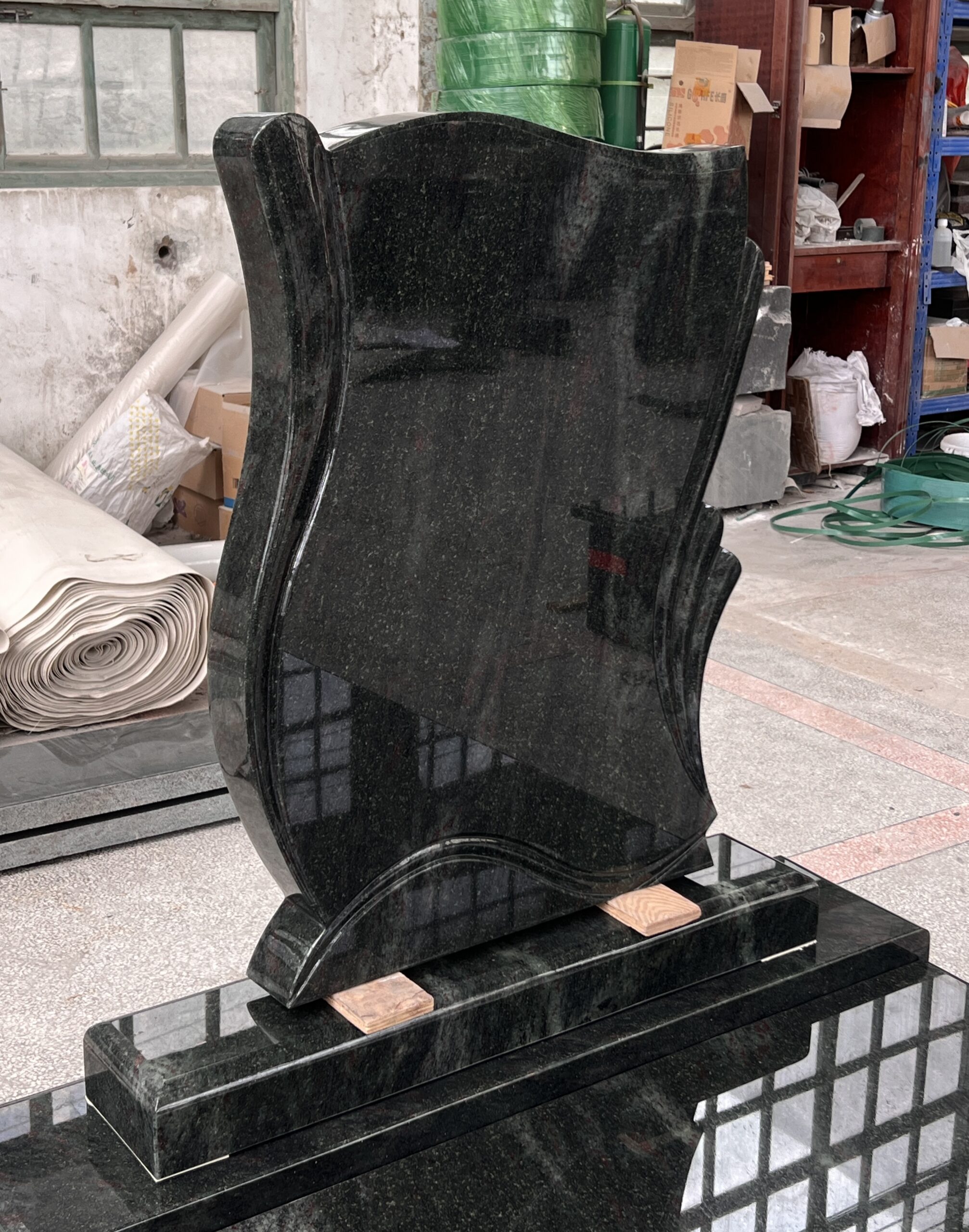 Tropical Green Granite Tombstone with Curved Design 4